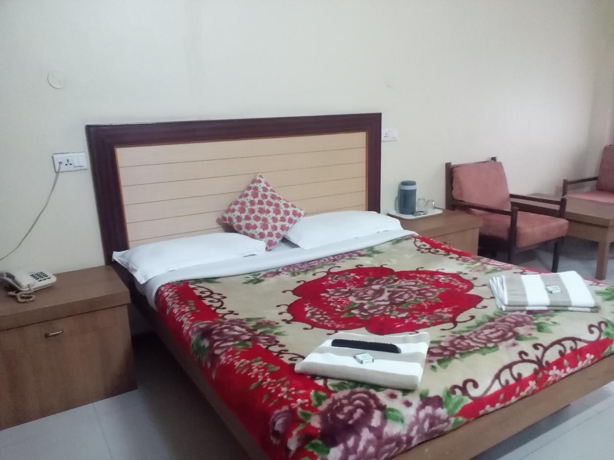Hotel Preethi Palace Ooty Exterior foto